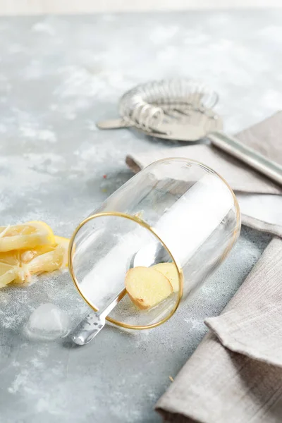 Nahaufnahme einer gesunden Zutat für Ingwer, Zitrone und Honigtee — Stockfoto