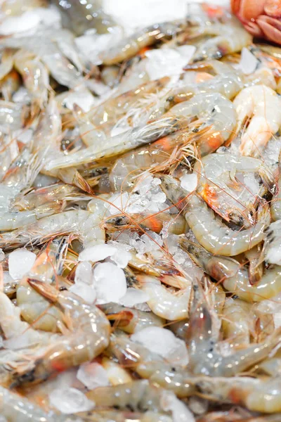 Fondo Alimentos Cerca Camarones Crudos Naturales Recién Capturados Sobre Fondo —  Fotos de Stock