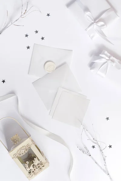 Salutation Fond Noël Blanc Avec Lettre Papier Maquette Enveloppe Stylo — Photo