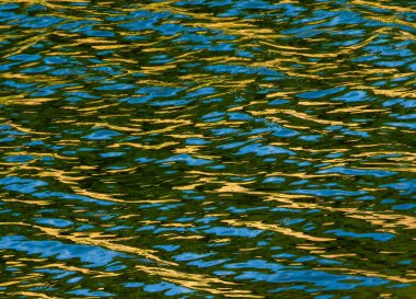 Texas Nehri 'ndeki Renkli Soyut Su Şablonu