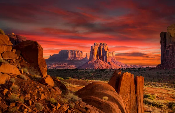 Nascer Sol Deslumbrante Sob Céu Dramático Monument Valley — Fotografia de Stock
