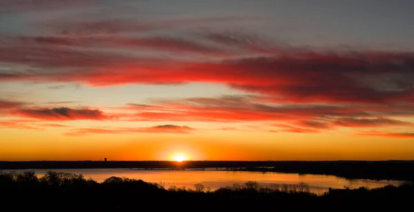 Vivid Texas Nascer Sol Sobre Benbrook Lake Com Reflexões Coloridas — Fotografia de Stock