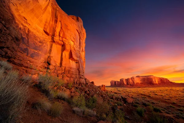 Oszałamiający Wschód Słońca Pod Dramatycznym Niebem Monument Valley — Zdjęcie stockowe