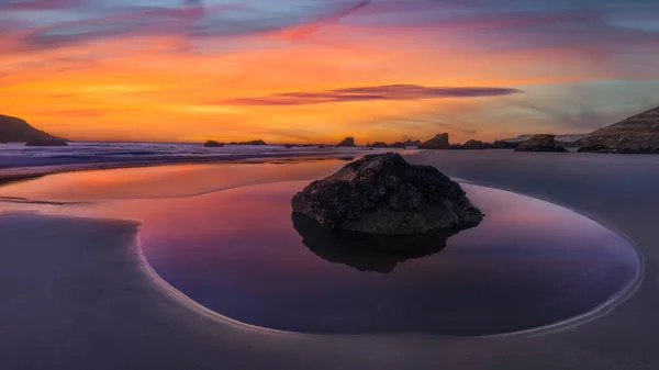 Schöner Himmel Mit Atemberaubenden Farben Über Der Küste Von Oregon — Stockfoto