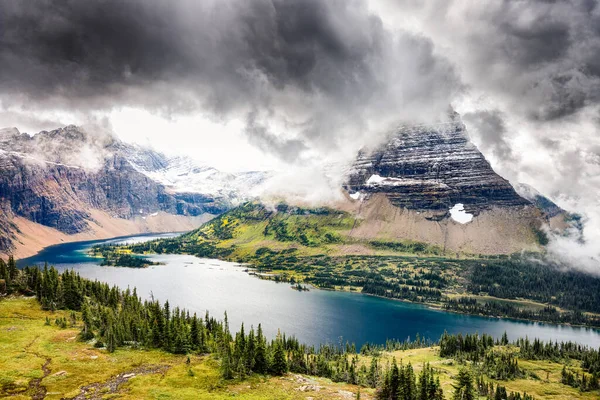 Glacier National Park Hidden Lake Overlook Einem Kalten Bewölkten Spätsommertag — Stockfoto