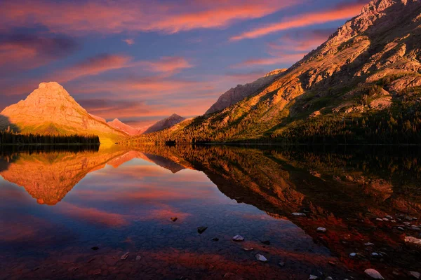 Stunning Reflections Two Medicine Lake Northern Montana Sunrise — Stock Photo, Image