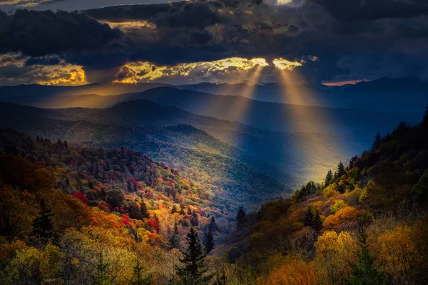 Barevný Podzimní Východ Slunce Nad Kouřovými Horami — Stock fotografie
