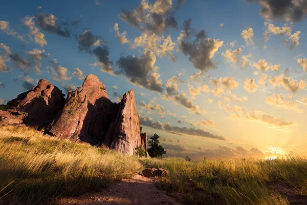 Dawn Red Rocks Grass Fields Boulder — Stock Photo, Image