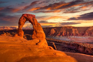 Narin Kemer, Öğleden Sonra Manzarası, Arches Ulusal Parkı, Utah