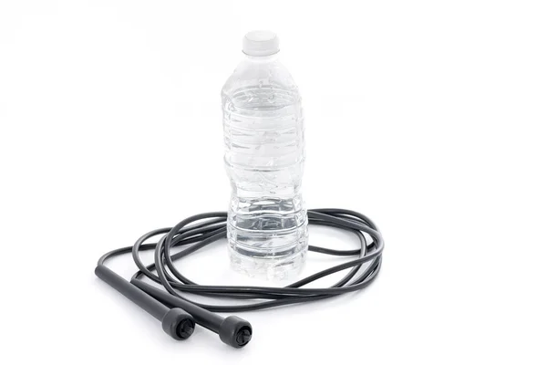 Cuerda Salto Botella Agua Plástico Transparente Aislados Sobre Fondo Blanco — Foto de Stock