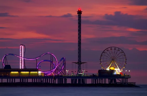 Galveston Pleasure Pier Στο Dusk — Φωτογραφία Αρχείου