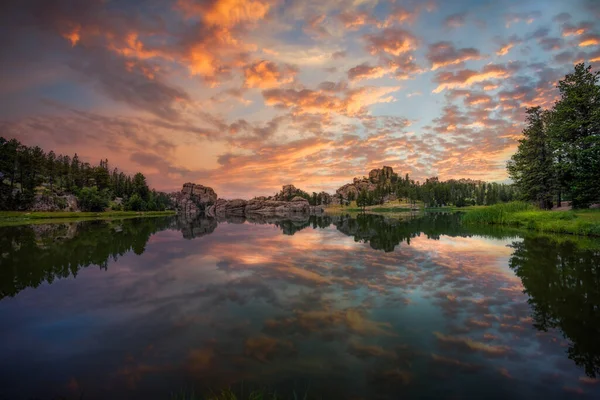 Magnífico nascer do sol no lago Sylvan — Fotografia de Stock