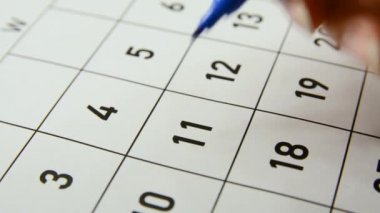 Takvimdeki 11 sayısındaki mavi daire işareti