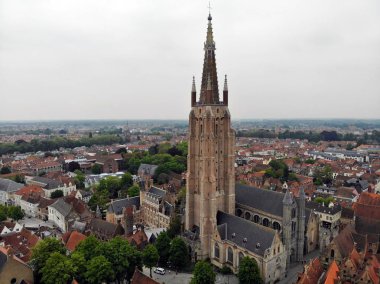 Yukarıdakilerin muhteşem manzarası. Çok etkileyici ve güzel Brugge. Çevrenizdeki Ortaçağ tarihi. Tüm Explorer için görmek gerekir. Drone 'dan görünüm. Belçika 'dan aşk ile.