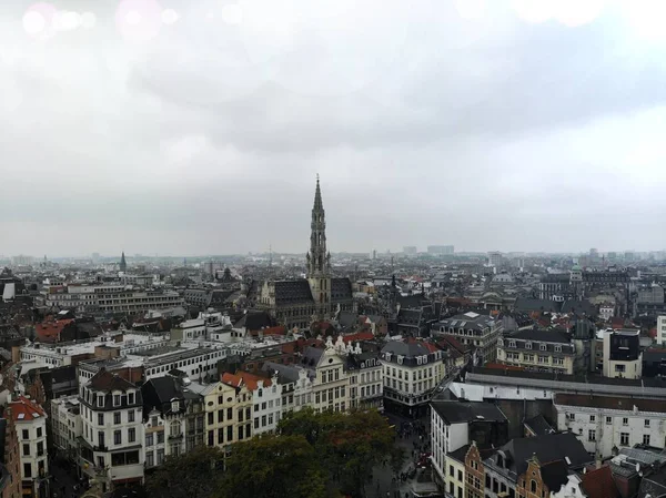 Úžasný pohled shora. Hlavní město Belgie. Skvělý Brusel. Velmi historické a turistické místo. Musím vidět. Pohled z dronu. Katedrála svatého Michala — Stock fotografie