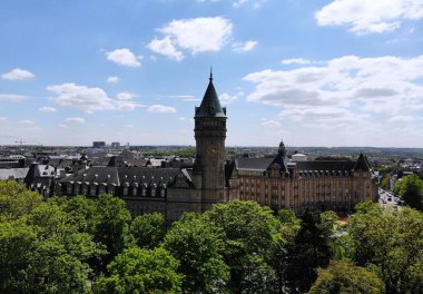 Yukarıdaki güzel manzara, Lüksemburg. Krallık Lüksemburg başkenti. Büyük culrure ve olağanüstü manzaralar ile küçük Avrupa ülkesi. Drone tarafından oluşturulan havadan fotoğraf.