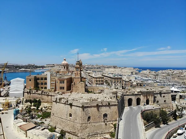 Málta felülről. Új pont a vief a szemed. Gyönyörű és egyedi helyen megnevezett Málta. Pihenéssel, felfedezéssel és kalandokkal. Mindenkinek meg kell lát. Európa, Földközi-tengeri sziget. — Stock Fotó