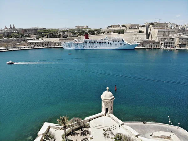 Malta desde arriba. Nuevo punto de vista para tus ojos. Hermoso y único lugar llamado Malta. Para descansar, explorar y aventura. Debo verlo por todos. Europa, isla en el Mar Mediteriano . —  Fotos de Stock