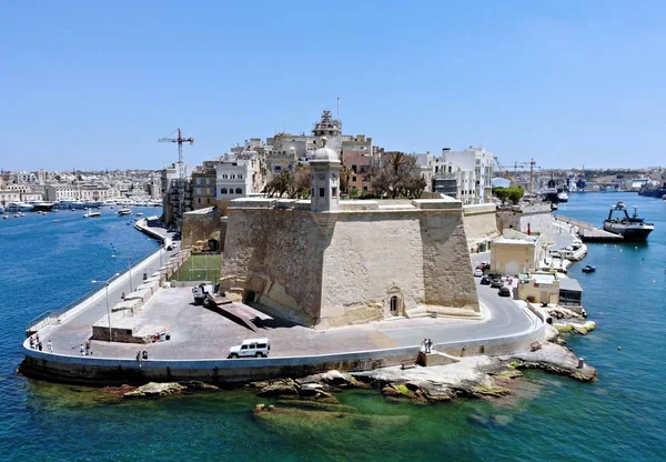 Malta desde arriba. Nuevo punto de vista para tus ojos. Hermoso y único lugar llamado Malta. Para descansar, explorar y aventura. Debo verlo por todos. Europa, isla en el Mar Mediteriano . —  Fotos de Stock