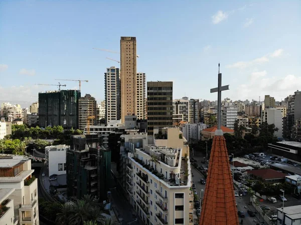 Kilátás felülről a Libanon. Nyugat-Ázsia és a közel-keleti ország, amely az úgynevezett Libanoni Köztársaság. Légifotó készítette drone. Bejrút-nagy és szép főváros. — Stock Fotó