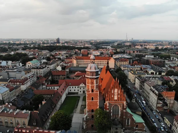 Luchtfoto van drone. De cultuur en de historische hoofdstad van Polen. Comfortabel en mooi Krakau. Het land van de legende. — Stockfoto