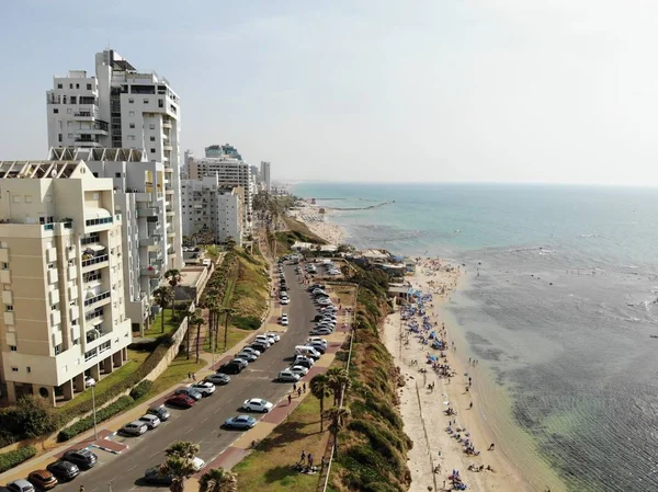 Légi kilátás Izraelben. Tel Aviv, Bat Yam területen. Készítette: drone a csodálatos szempontból. Különböző szögben a szemed. Közel-Kelet, Holyland. — Stock Fotó