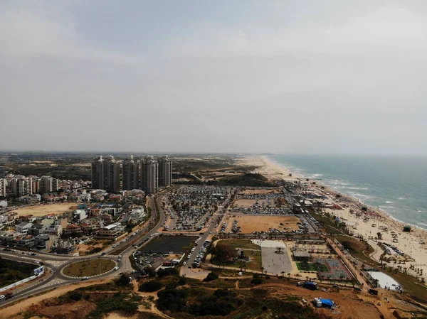 Légi kilátás Izraelben. Tel Aviv, Bat Yam területen. Készítette: drone a csodálatos szempontból. Különböző szögben a szemed. Közel-Kelet, Holyland. — Stock Fotó