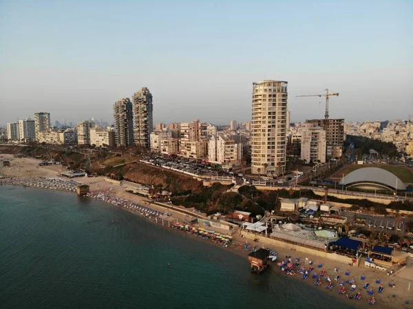 Israil hava görünümü. Tel Aviv, Bat Yam bölgesi. İnanılmaz bakış açısından drone tarafından oluşturuldu. Gözlerin için farklı bir açı. Orta Doğu, Holyland. — Stok fotoğraf