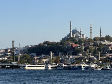 Geceleyin Bosporus: İstanbullar, Avrupa 'nın şehir ışıkları altında Asya ile buluştuğu yerde ışıl ışıl bir kapı açıyor