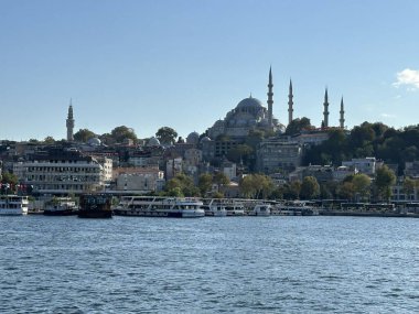 Geceleyin Bosporus: İstanbullar, Avrupa 'nın şehir ışıkları altında Asya ile buluştuğu yerde ışıl ışıl bir kapı açıyor