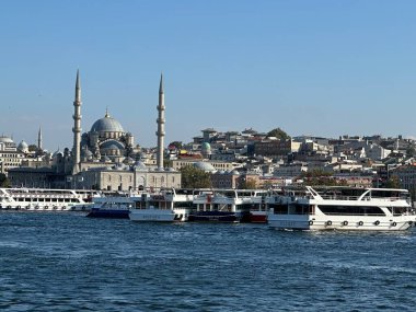 Geceleyin Bosporus: İstanbullar, Avrupa 'nın şehir ışıkları altında Asya ile buluştuğu yerde ışıl ışıl bir kapı açıyor