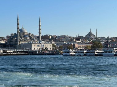 Geceleyin Bosporus: İstanbullar, Avrupa 'nın şehir ışıkları altında Asya ile buluştuğu yerde ışıl ışıl bir kapı açıyor