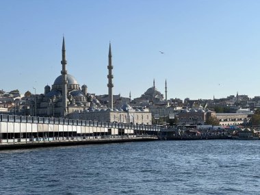 Geceleyin Bosporus: İstanbullar, Avrupa 'nın şehir ışıkları altında Asya ile buluştuğu yerde ışıl ışıl bir kapı açıyor