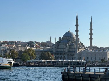 Geceleyin Bosporus: İstanbullar, Avrupa 'nın şehir ışıkları altında Asya ile buluştuğu yerde ışıl ışıl bir kapı açıyor