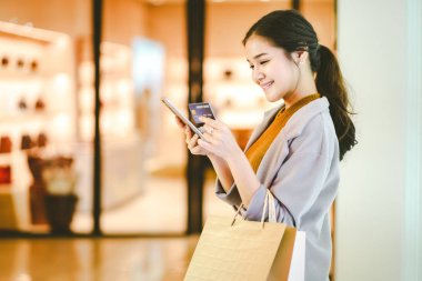 Alışveriş Kadını