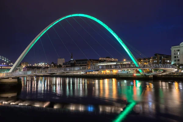 Tyne Nehri Arasında Gateshead Newcastle Gateshead Millennium Köprüsü — Stok fotoğraf