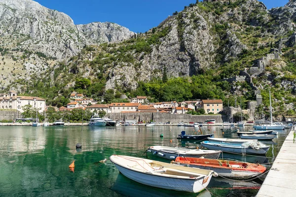 Λιμάνι Κοτόρ Στην Κορυφή Του Κόλπου Κοτόρ Στο Μαυροβούνιο — Φωτογραφία Αρχείου