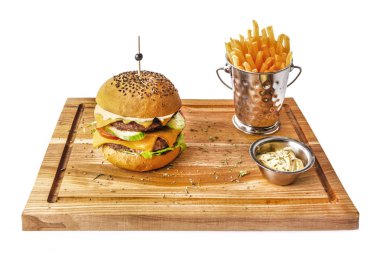 Izgara kullanarak fast food menüsü