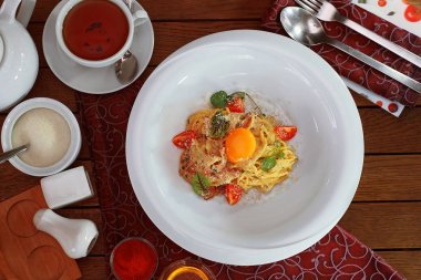 sebzeli makarna. natürmort. Öğle yemeği. 