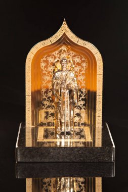 Aziz Nicholas. Manuel çalışma. Metal altın. Kürsüdeki figür. Masa dekorasyonu. Hediye.