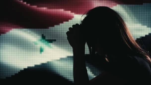 Silhouette féminine en deuil. Drapeau Syrie sur fond LED . — Video
