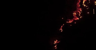 Çelik yün yakma makro çekim. Bir arka plan için büyük ya da bir beyin ateş nöronlar gibi görünebilir.