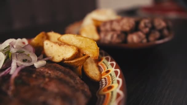 Traditionele Balkan Food Close Shot — Stockvideo