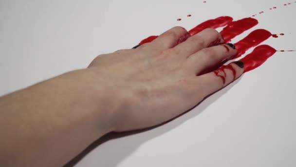 Mano Femminile Nel Sangue — Video Stock