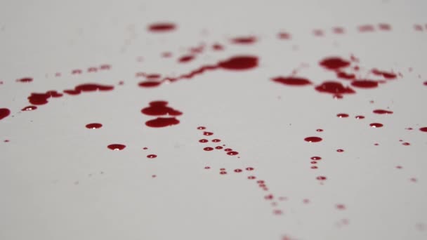 Salpicos Sangue Uma Superfície Branca — Vídeo de Stock
