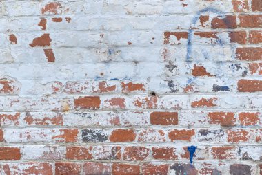 tuğla kırmızı duvar. Eski bir tuğla evin arka planı.