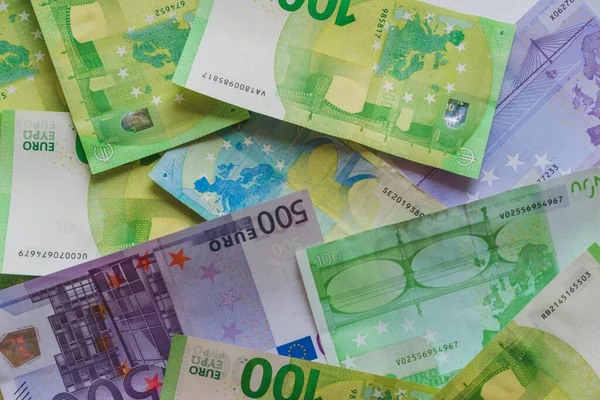 Avro para faturalarıyla dolu bir geçmiş