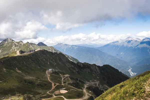 Alpy Horská Louka Klidný Letní Výhled Horské Údolí Vesnice Krajina — Stock fotografie