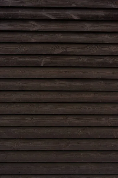 Köydeki eski ahşap kalaslar. Eski kırsal çitler. Rustik doku arkaplanı.