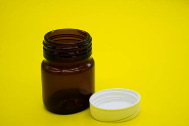 Şişe, camdan yapılmış küçük bir 